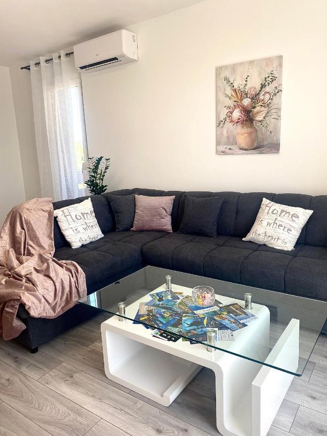 Ema Apartment Pula Bagian luar foto
